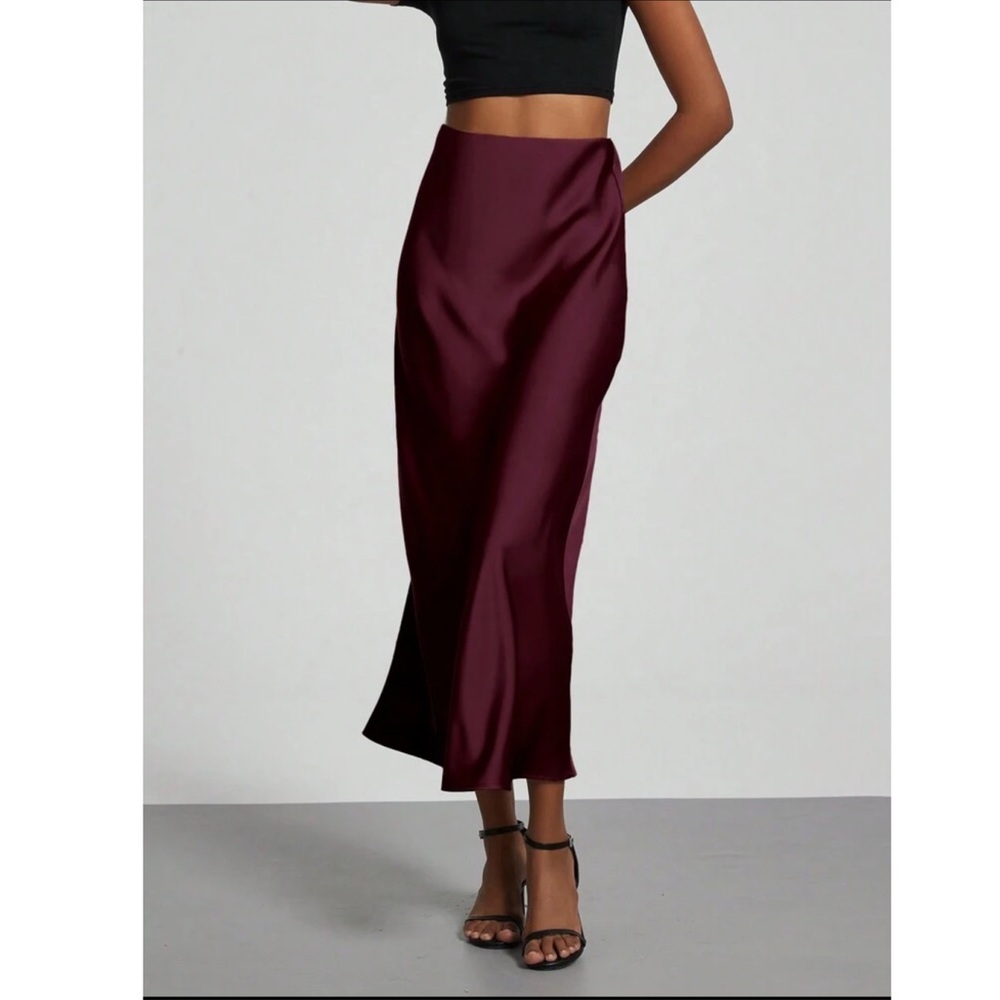 Satin Chic midi skirt in Dark Purple - Picture 2 of 16